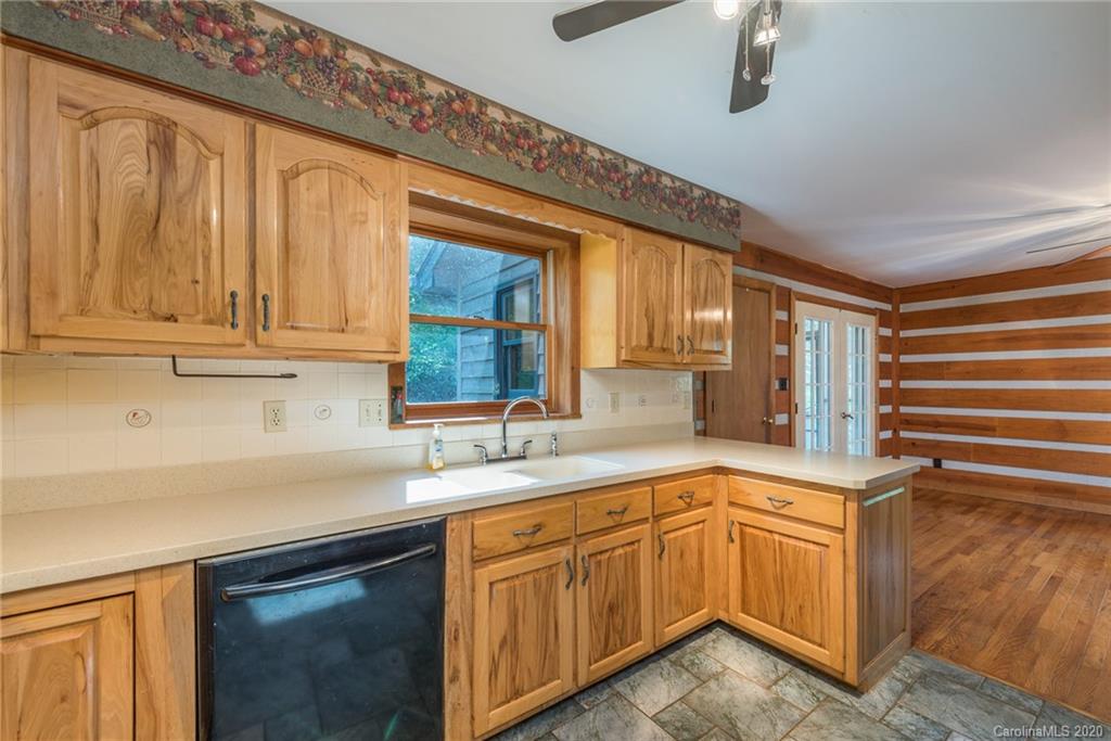 12 Woods Road Fairview, NC 28730 - Photo 14 of 48 Gallery Image 14