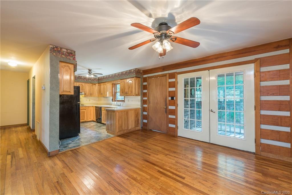 12 Woods Road Fairview, NC 28730 - Photo 9 of 48 Gallery Image 9