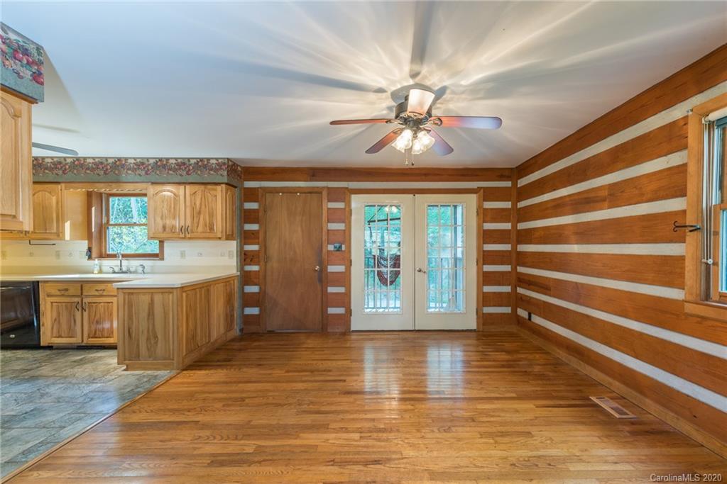 12 Woods Road Fairview, NC 28730 - Photo 10 of 48 Gallery Image 10