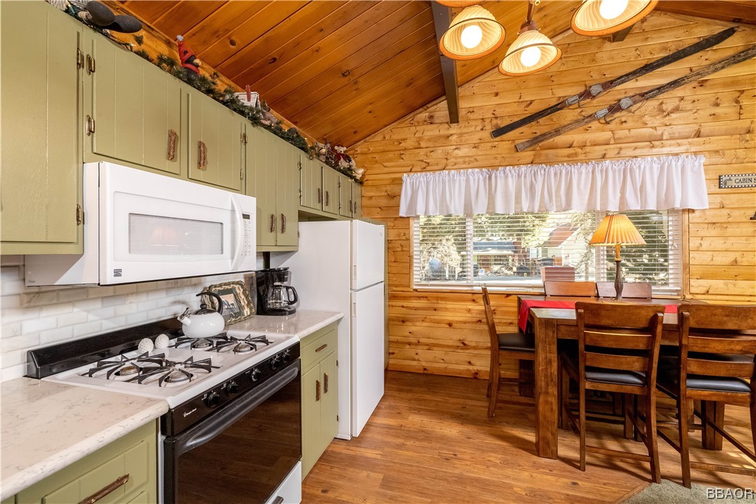 350 Riverside Avenue Sugarloaf, CA 92386 - Photo 7 of 25 a kitchen with a stove and a refrigerator