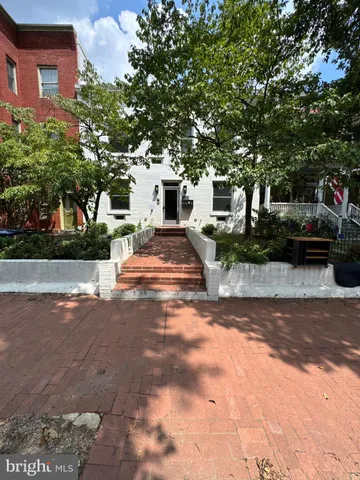 $4,250 | 226 Kentucky Avenue Southeast, Unit 2, Washington, DC 20003