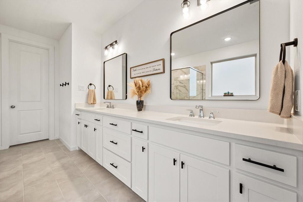 208 Scottish Way Mansfield, TX 76063 - Photo 22 of 38 Double vanities!