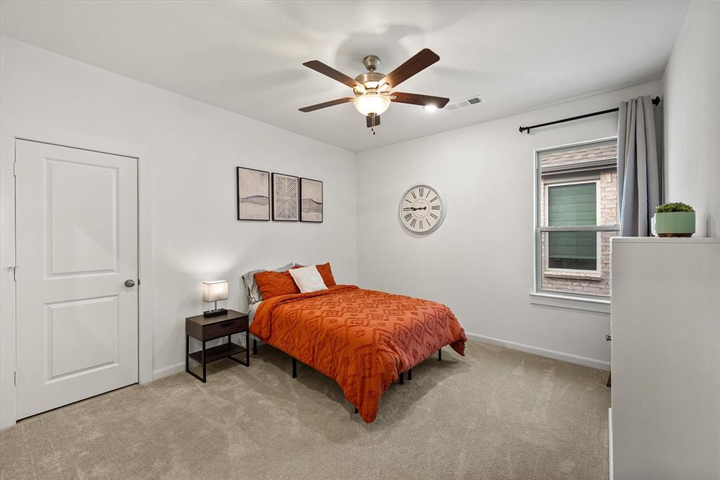 208 Scottish Way Mansfield, TX 76063 - Photo 27 of 38 Secondary bedroom with ceiling fan, private bathroom and ceiling fan!