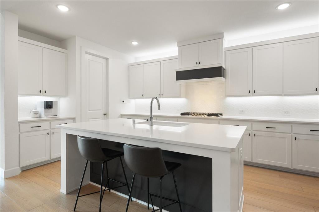 208 Scottish Way Mansfield, TX 76063 - Photo 9 of 38 An abundance of cabinetry and counter space!