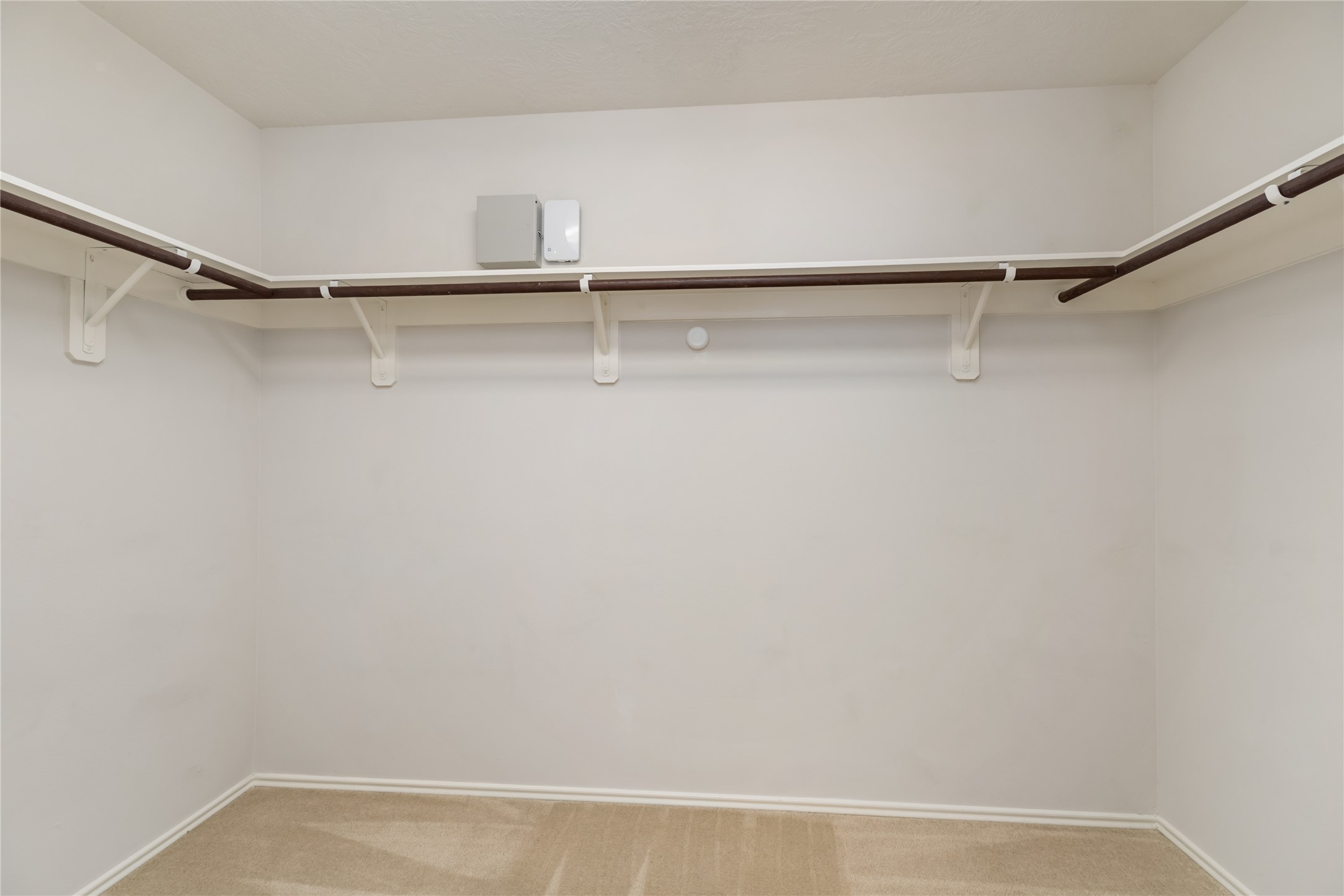 9339 Canady Park Lane Houston, TX 77075 - Photo 27 of 44 Extra Large Primary Walk-in Closet