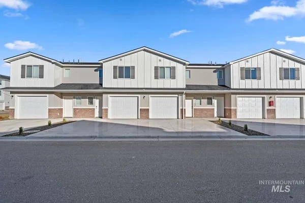 $1,075,000 | 5688 East Surfers Point Lane, Nampa, ID 83687