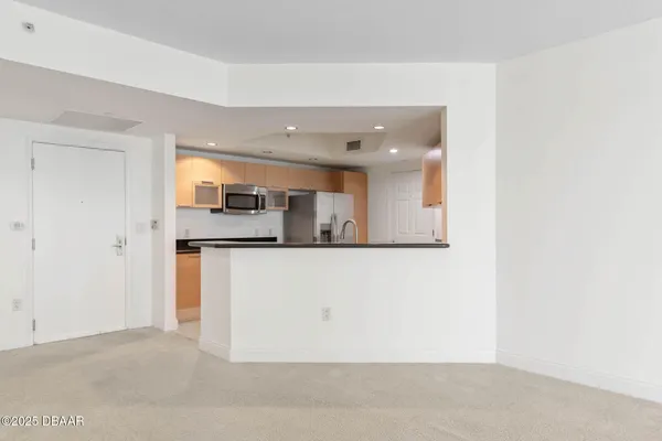 $2,100 | 231 Riverside Drive, Unit 3041, Daytona Beach, FL 32117