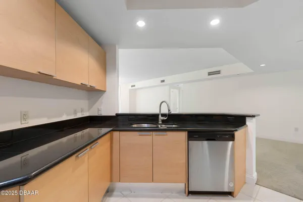 $2,100 | 231 Riverside Drive, Unit 3041, Daytona Beach, FL 32117
