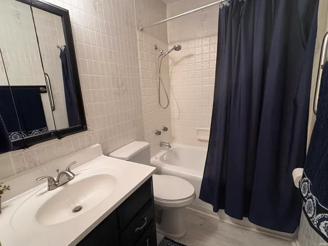 $1,050 | 709 Thornberry Drive, Evansville, IN 47710