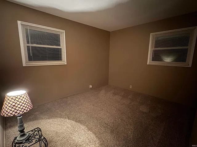 $1,050 | 709 Thornberry Drive, Evansville, IN 47710