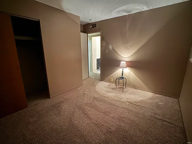 $1,050 | 709 Thornberry Drive, Evansville, IN 47710