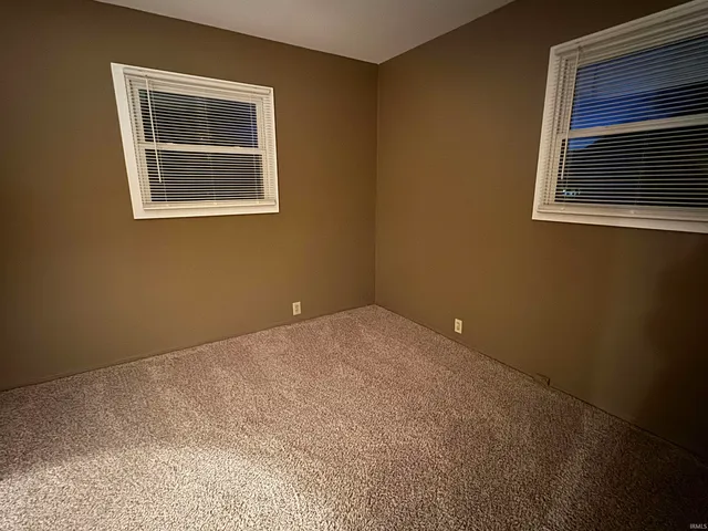 $1,050 | 709 Thornberry Drive, Evansville, IN 47710