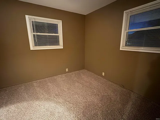 $1,050 | 709 Thornberry Drive, Evansville, IN 47710