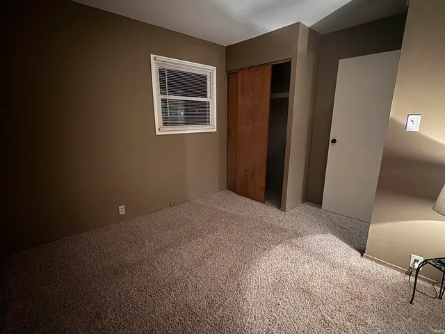 $1,050 | 709 Thornberry Drive, Evansville, IN 47710