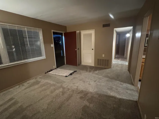 $1,050 | 709 Thornberry Drive, Evansville, IN 47710