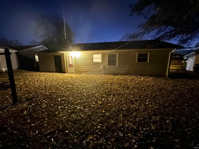 $1,050 | 709 Thornberry Drive, Evansville, IN 47710