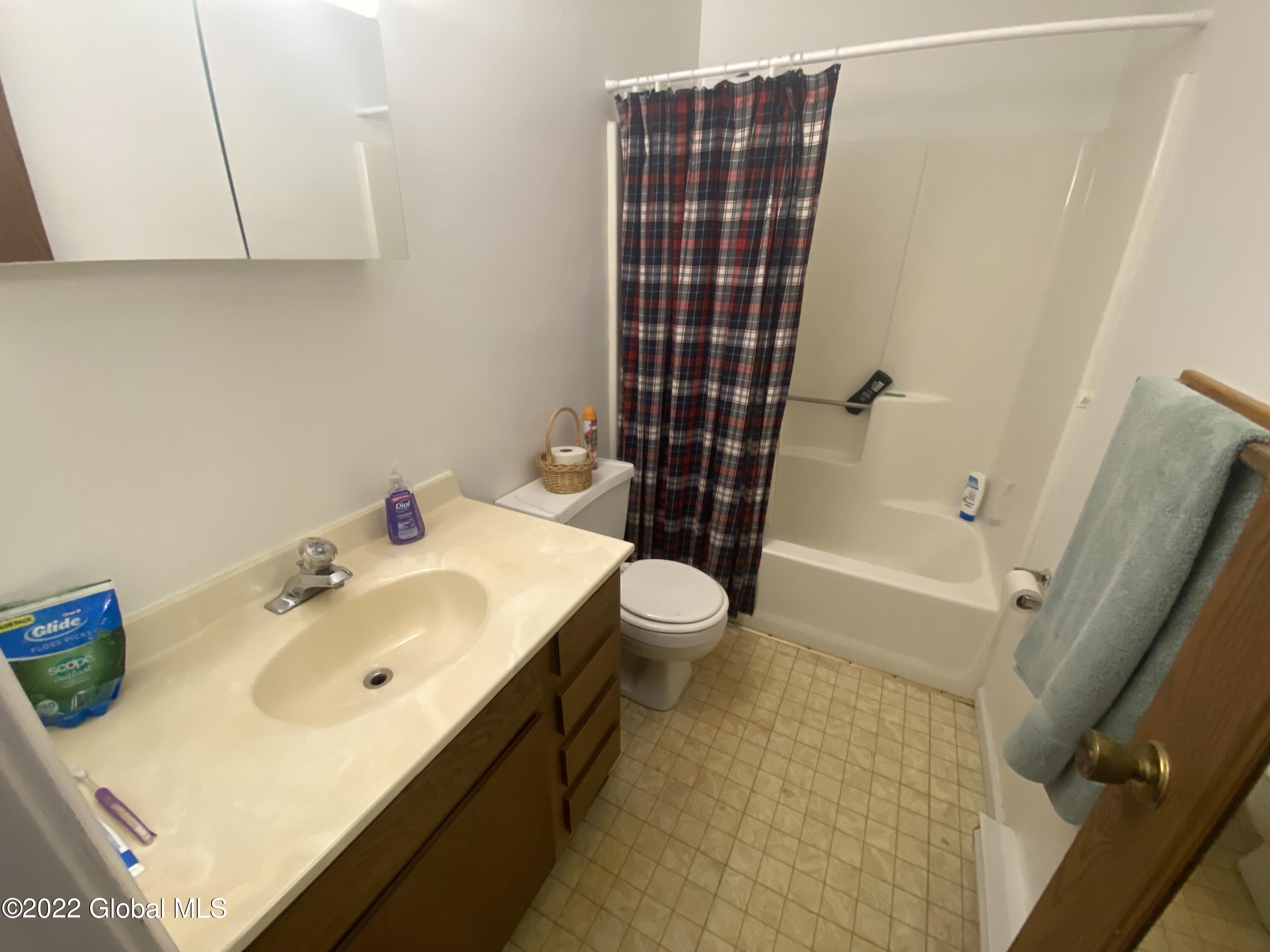 30 Beacon Road, Unit A Bethlehem, NY 12077 - Photo 11 of 13 IMG_4891