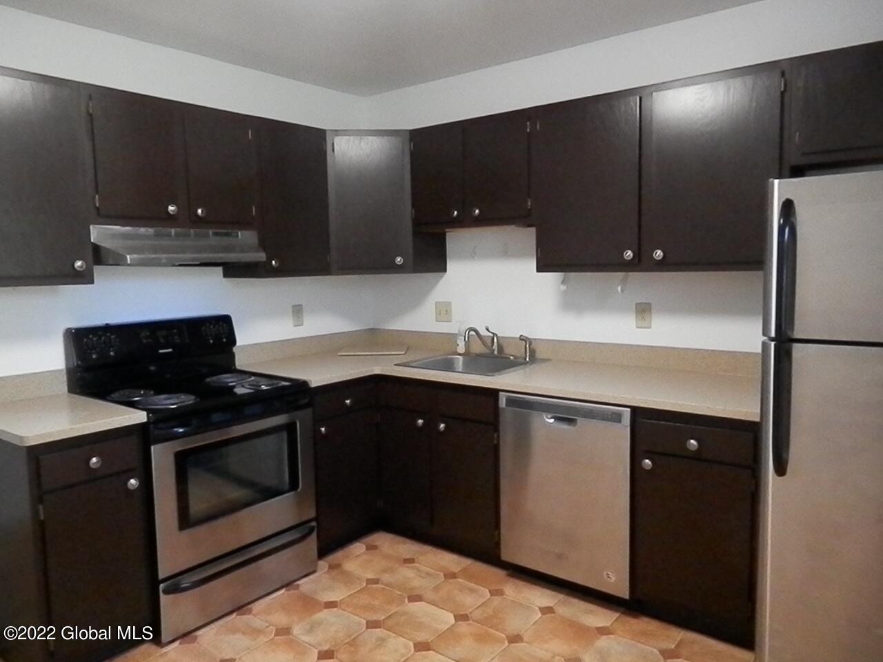 30 Beacon Road, Unit A Bethlehem, NY 12077 - Photo 3 of 13 Apt A (5)