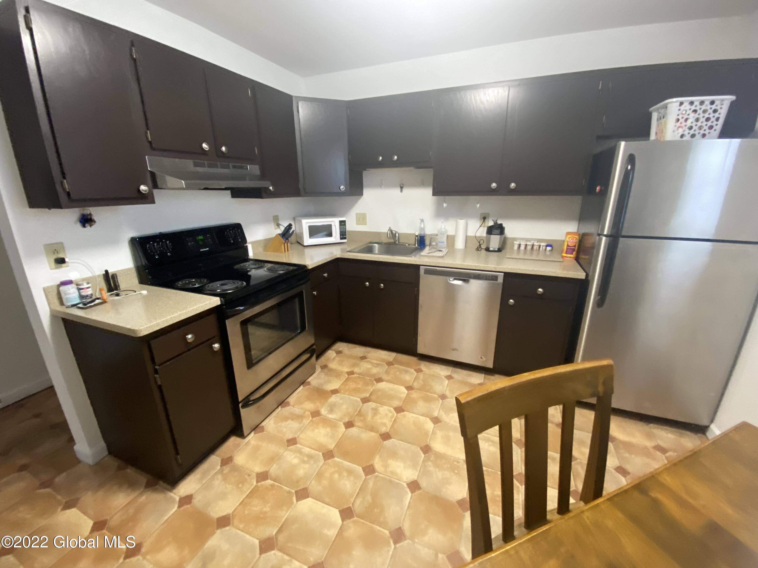 30 Beacon Road, Unit A Bethlehem, NY 12077 - Photo 5 of 13 IMG_4893