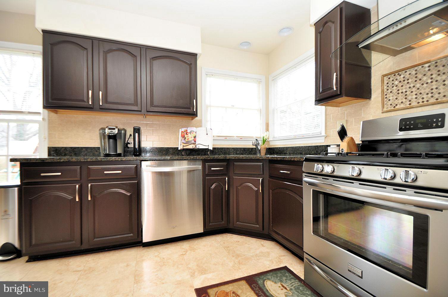 18809 Lindenhouse Road Gaithersburg, MD 20879 - Photo 14 of 30 Kitchen