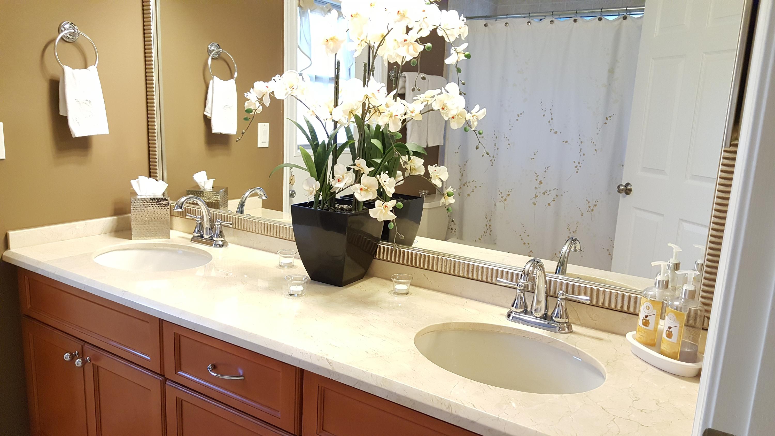 392 Seneca Lane Boca Raton, FL 33487 - Photo 21 of 35 Guest Bathroom 1