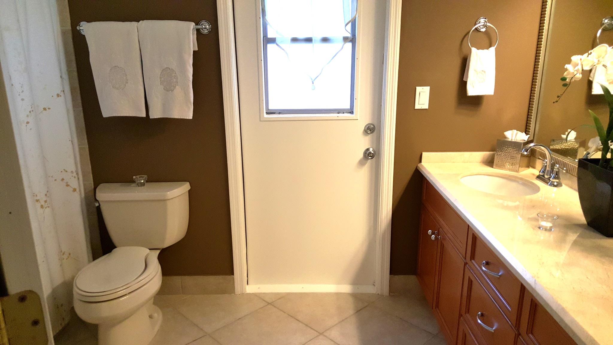 392 Seneca Lane Boca Raton, FL 33487 - Photo 22 of 35 Guest Bathroom 6