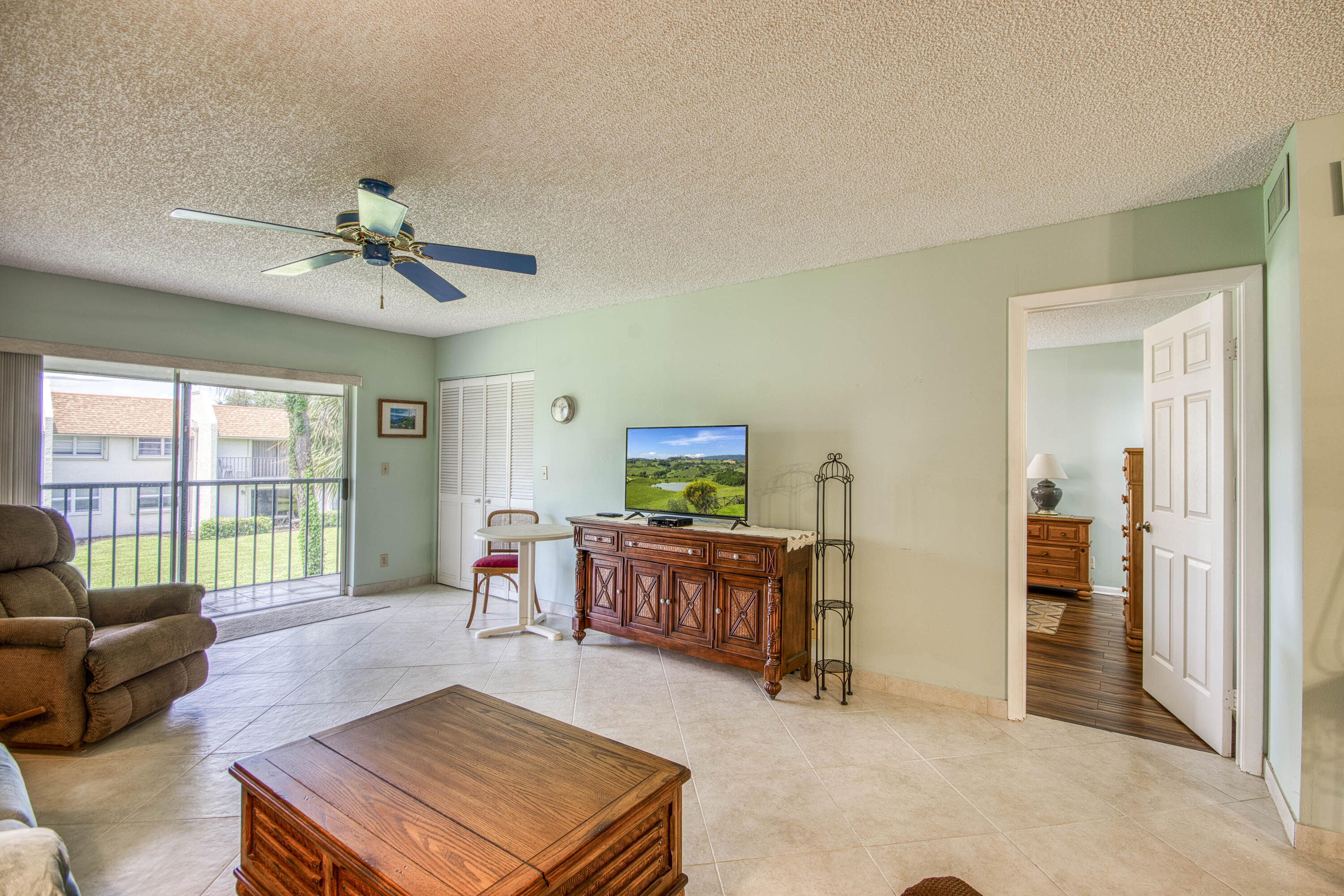 2945 Southwest 22nd Avenue, Unit 206 Delray Beach, FL 33445 - Photo 6 of 20 Living Room