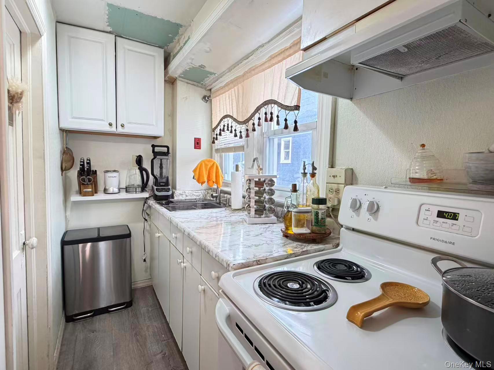 7 Sands Point Road Port Washington, NY 11050 - Photo 12 of 14