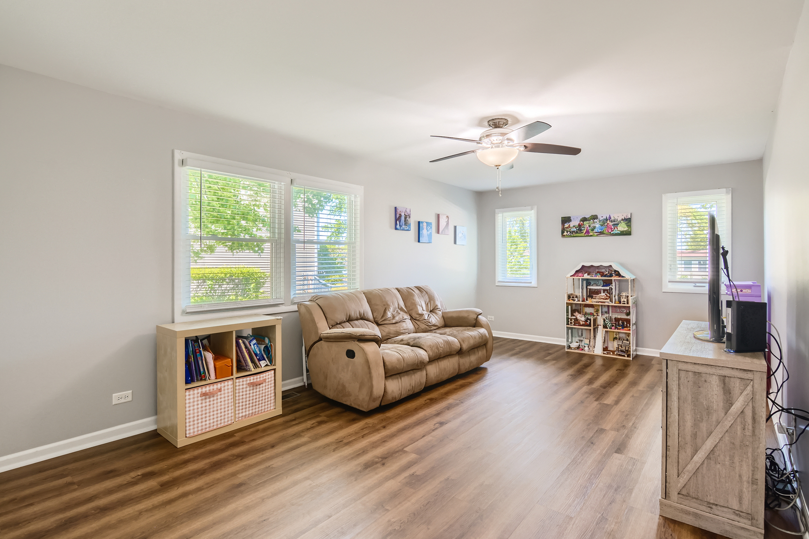 424 North Salem Drive Schaumburg, IL 60169 - Photo 11 of 26 a living room with furniture and a flat screen tv