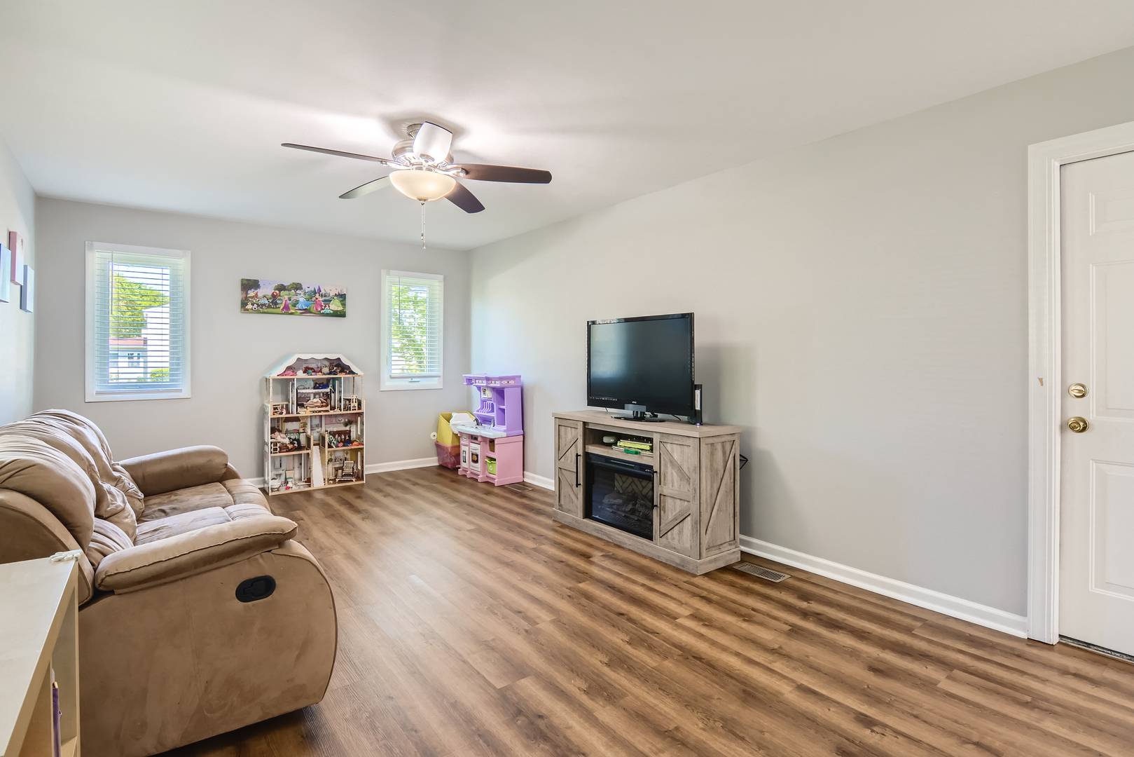 424 North Salem Drive Schaumburg, IL 60169 - Photo 12 of 26 a living room with furniture and a flat screen tv