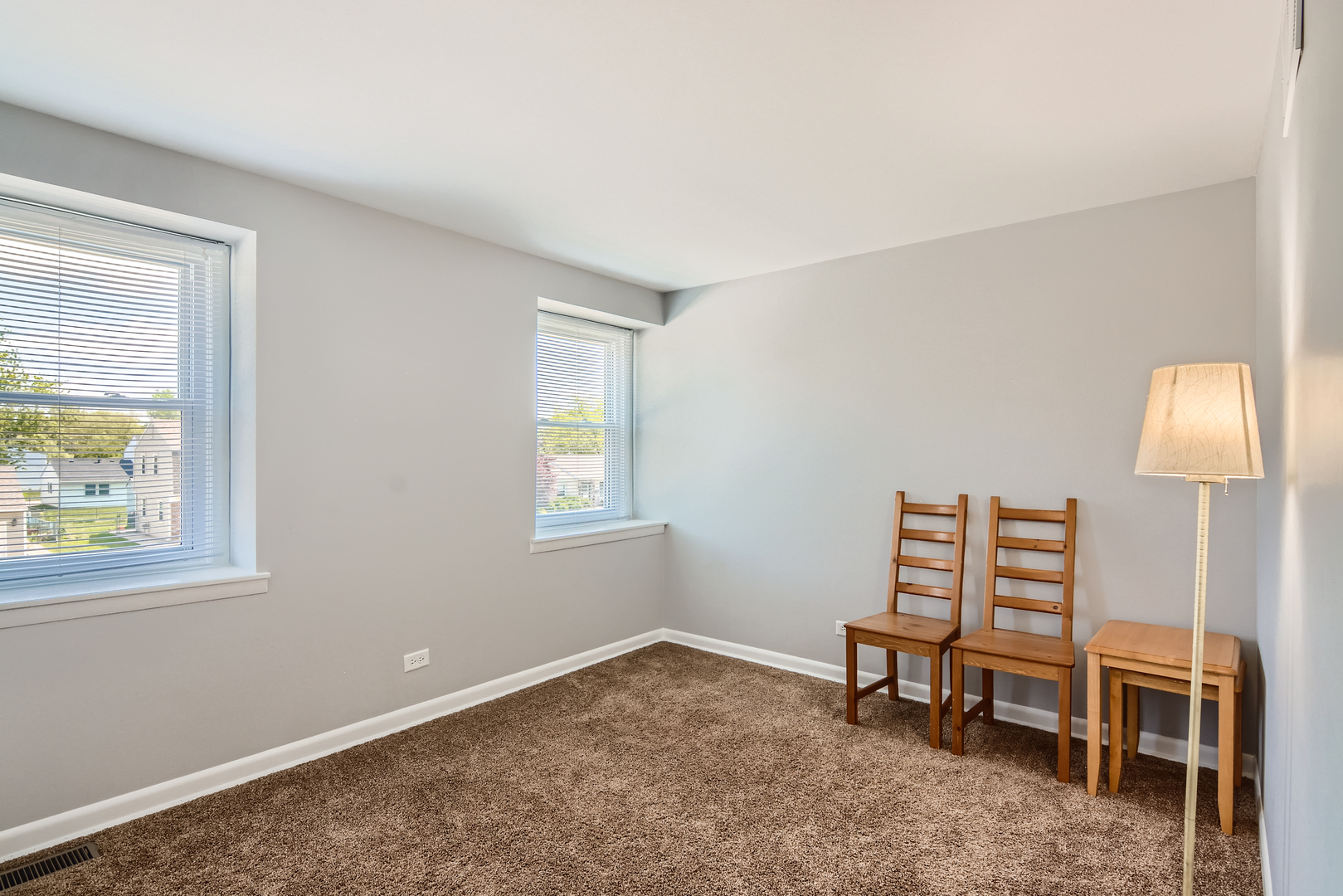 424 North Salem Drive Schaumburg, IL 60169 - Photo 18 of 26 a room with a bed and a window