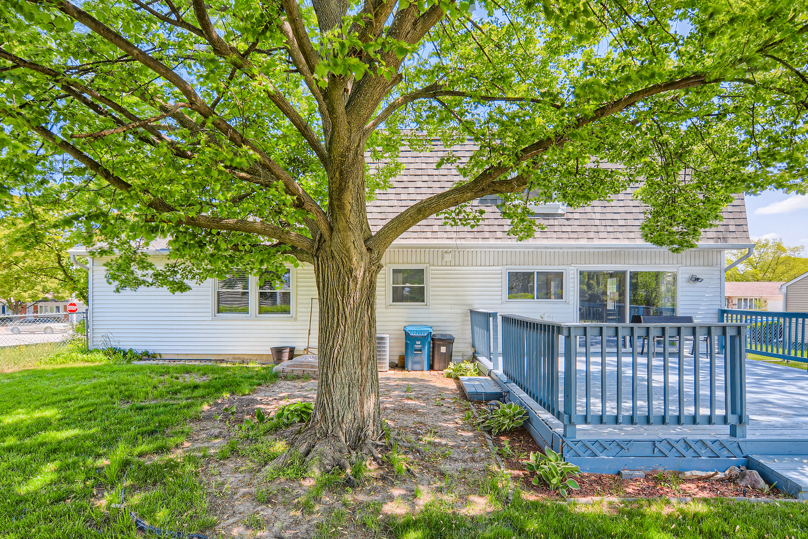 424 North Salem Drive Schaumburg, IL 60169 - Photo 24 of 26 a front view of a house with yard and green space