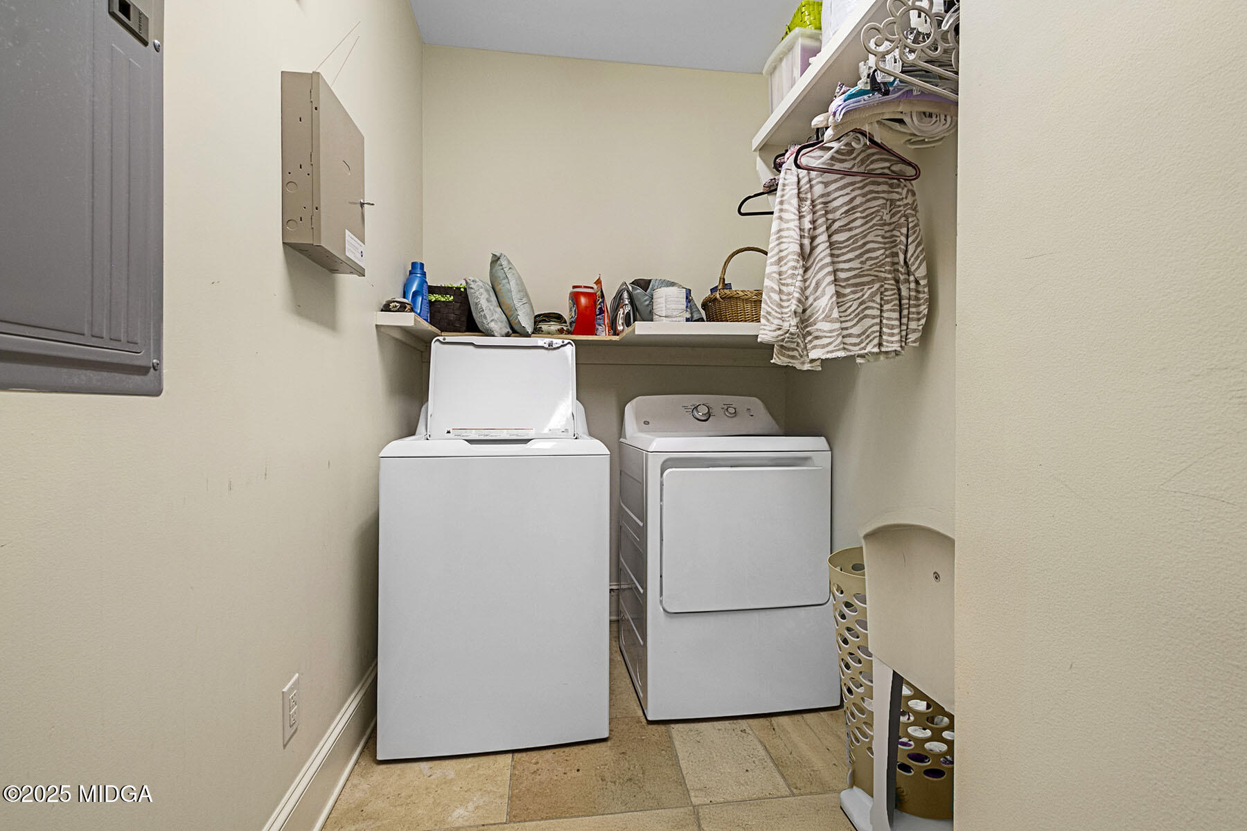 532 King Road Forsyth, GA 31029 - Photo 14 of 47 a utility room with dryer and washer