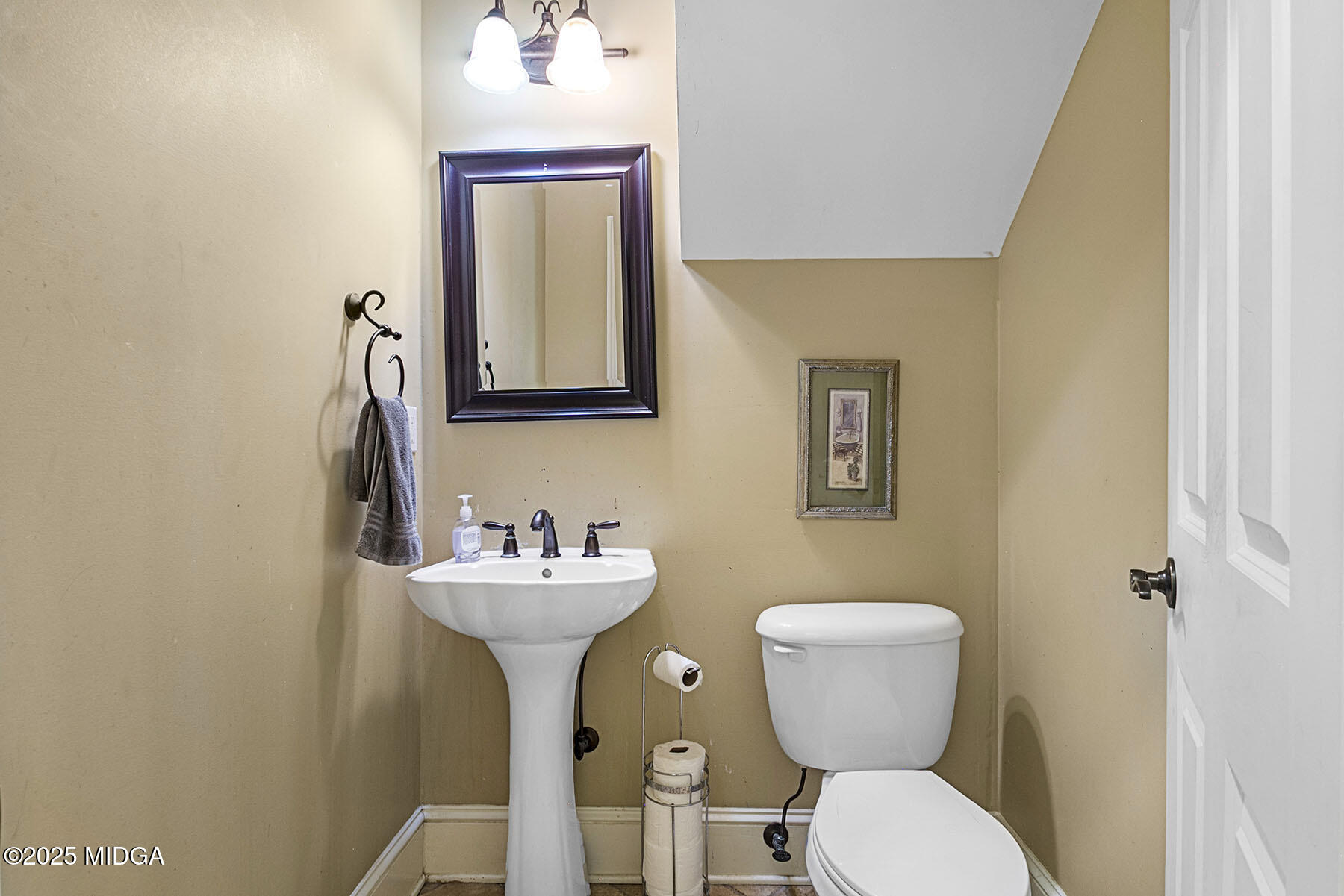 532 King Road Forsyth, GA 31029 - Photo 15 of 47 a bathroom with a toilet a sink and mirror