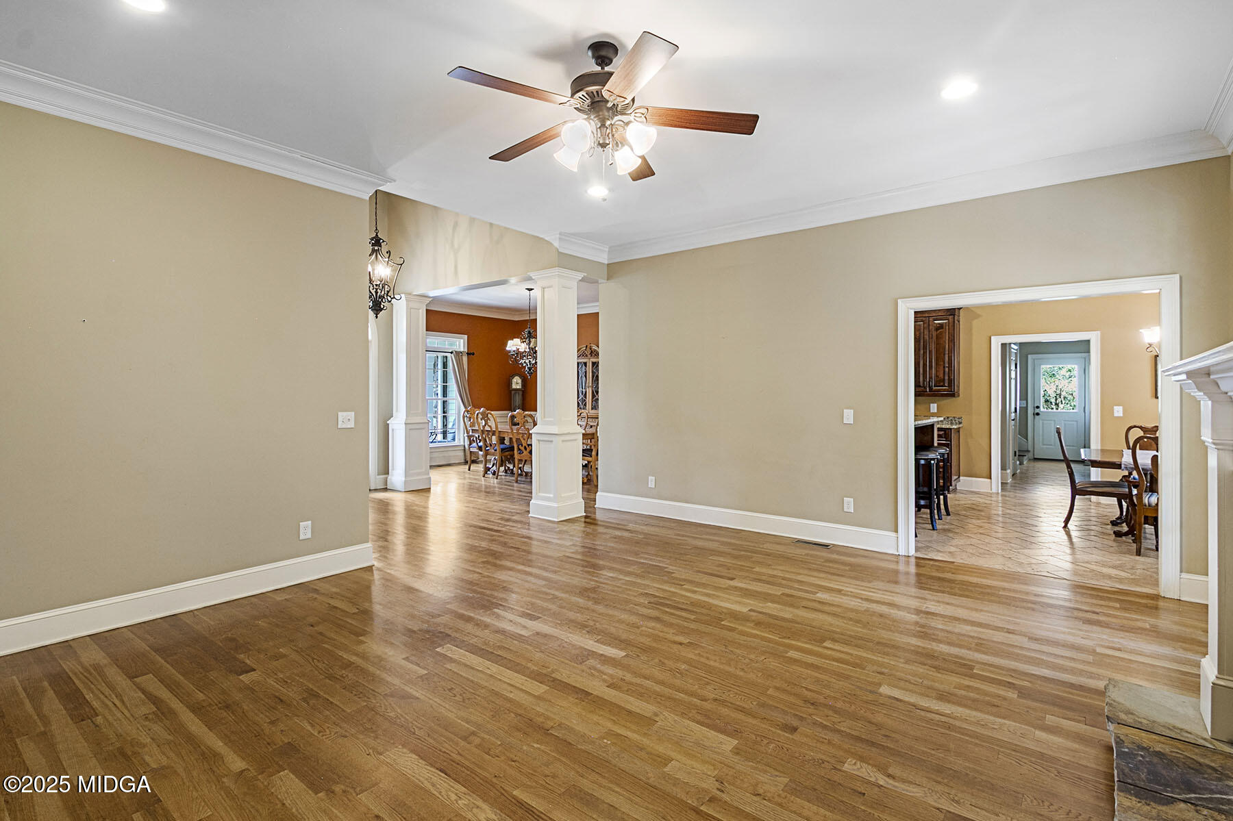 532 King Road Forsyth, GA 31029 - Photo 22 of 47 a view of a livingroom with a kitchen