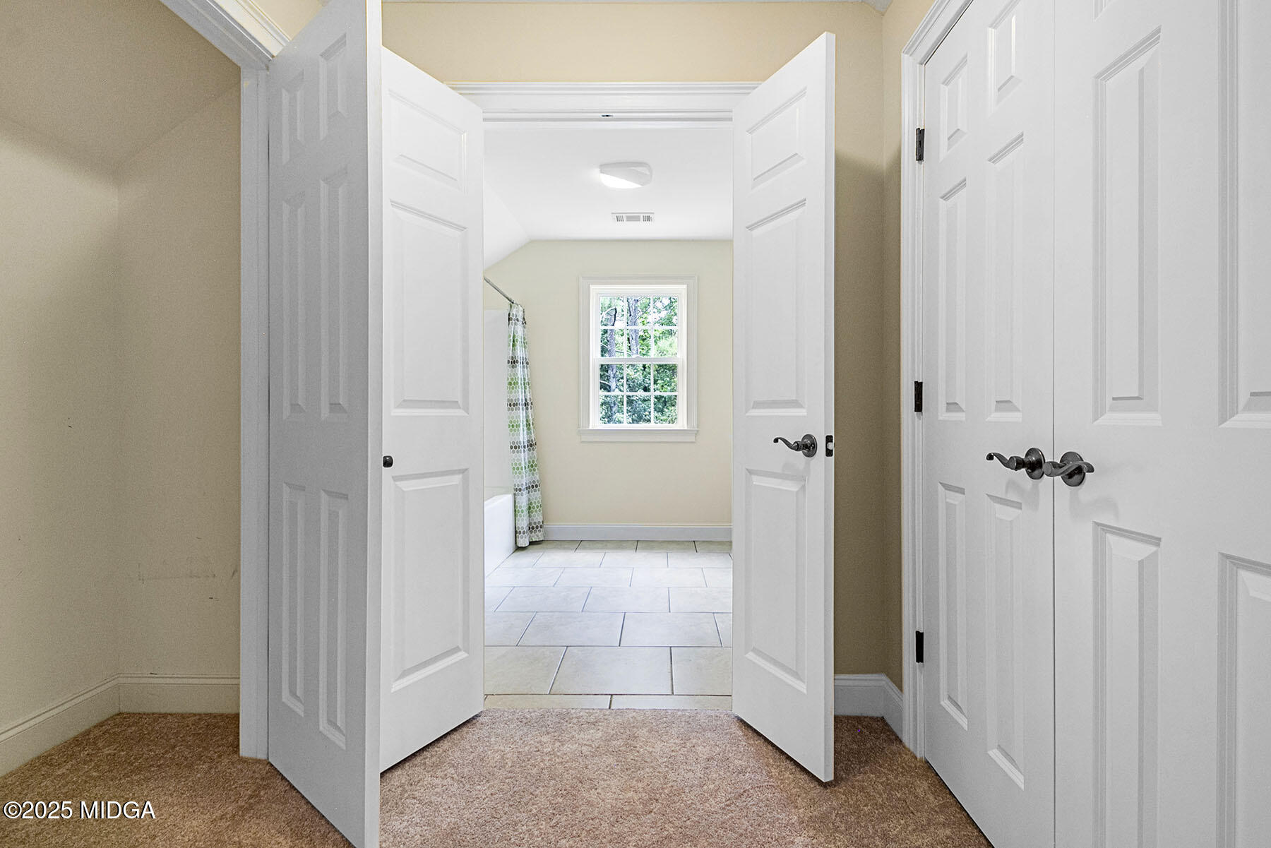 532 King Road Forsyth, GA 31029 - Photo 37 of 47 a view of a hallway with a room