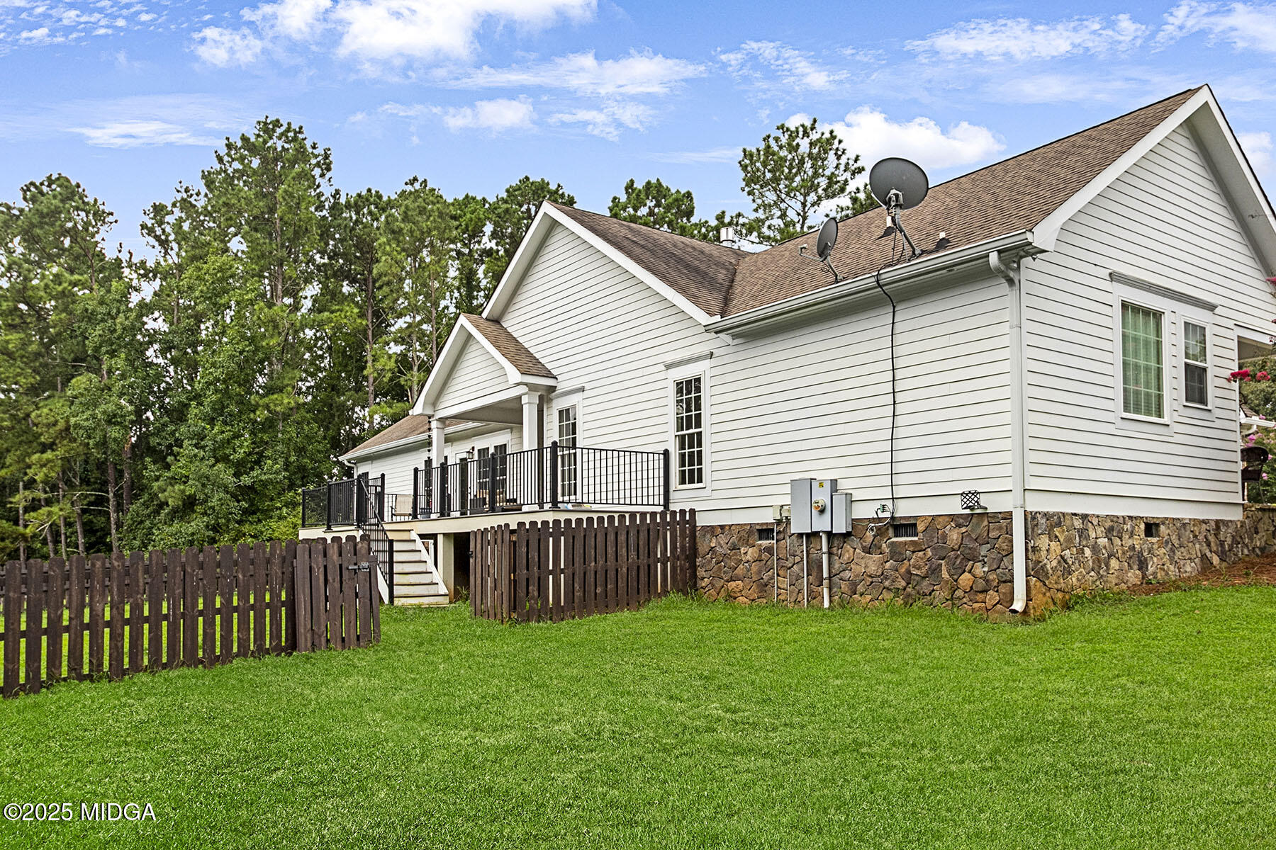 532 King Road Forsyth, GA 31029 - Photo 45 of 47 a view of a house with backyard and garden
