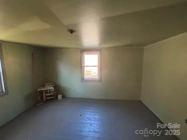 $295,000 | 520 Renfro Rd Green Mountain, Green Mountain, NC 28740