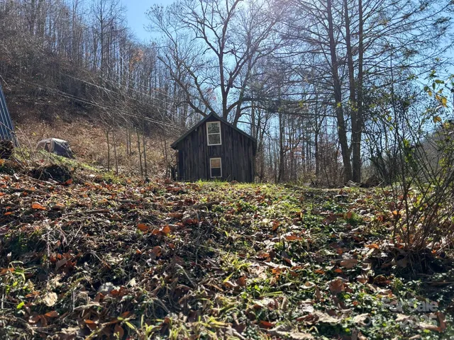 $295,000 | 520 Renfro Rd Green Mountain, Green Mountain, NC 28740