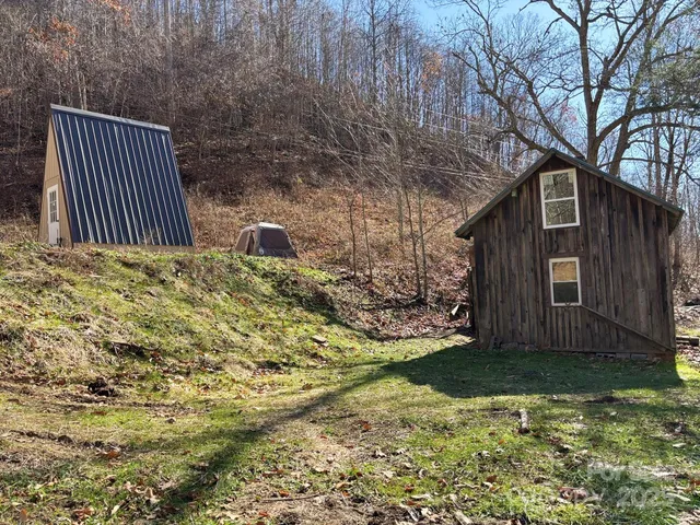 $295,000 | 520 Renfro Rd Green Mountain, Green Mountain, NC 28740