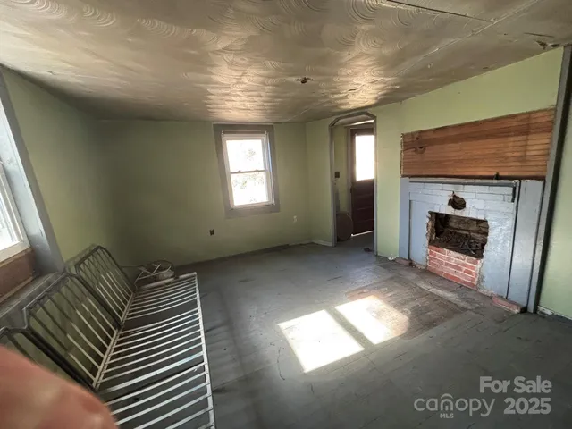 $295,000 | 520 Renfro Rd Green Mountain, Green Mountain, NC 28740