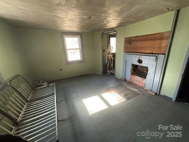 $295,000 | 520 Renfro Rd Green Mountain, Green Mountain, NC 28740