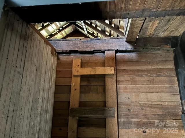 $295,000 | 520 Renfro Rd Green Mountain, Green Mountain, NC 28740