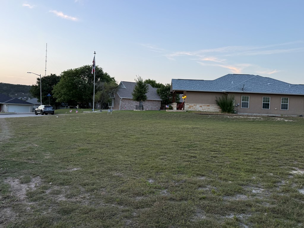 306 Vantage Circle Kerrville, TX 78028 - Photo 5 of 7