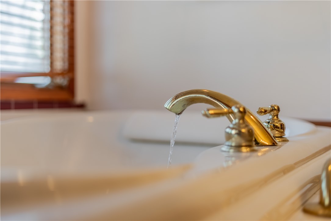 1304 McDonald Street Waycross, GA 31501 - Photo 22 of 44 Primary Bath