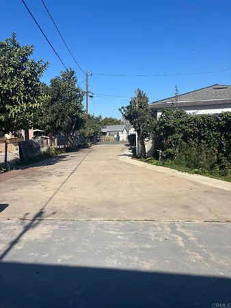 a view of a yard