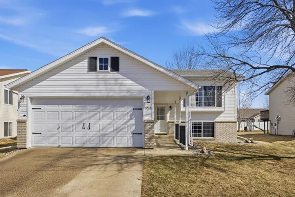 $300,000 | 5512 18th Street South, Fargo, ND 58104