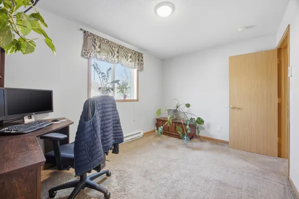 $300,000 | 5512 18th Street South, Fargo, ND 58104