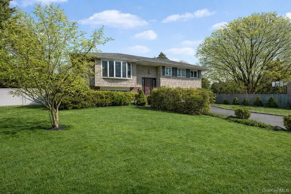 $899,000 | 4 Basill Lane, East Northport, NY 11731