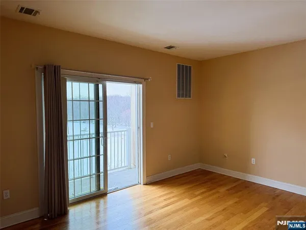 $620,000 | 1305 Windsor Park Court, Unit 305, Englewood, NJ 07631